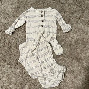 Lou Lou and Co newborn gown white with black dots. Have matching mittens too.